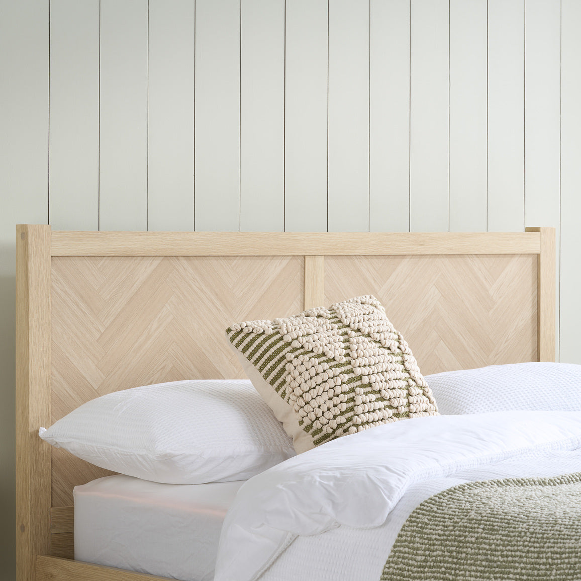 Herringford Oak King Bed