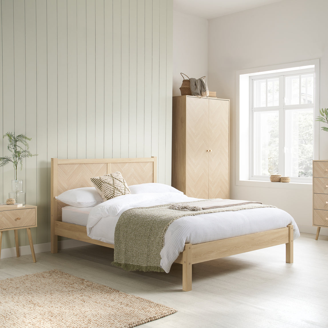 Herringford Oak King Bed