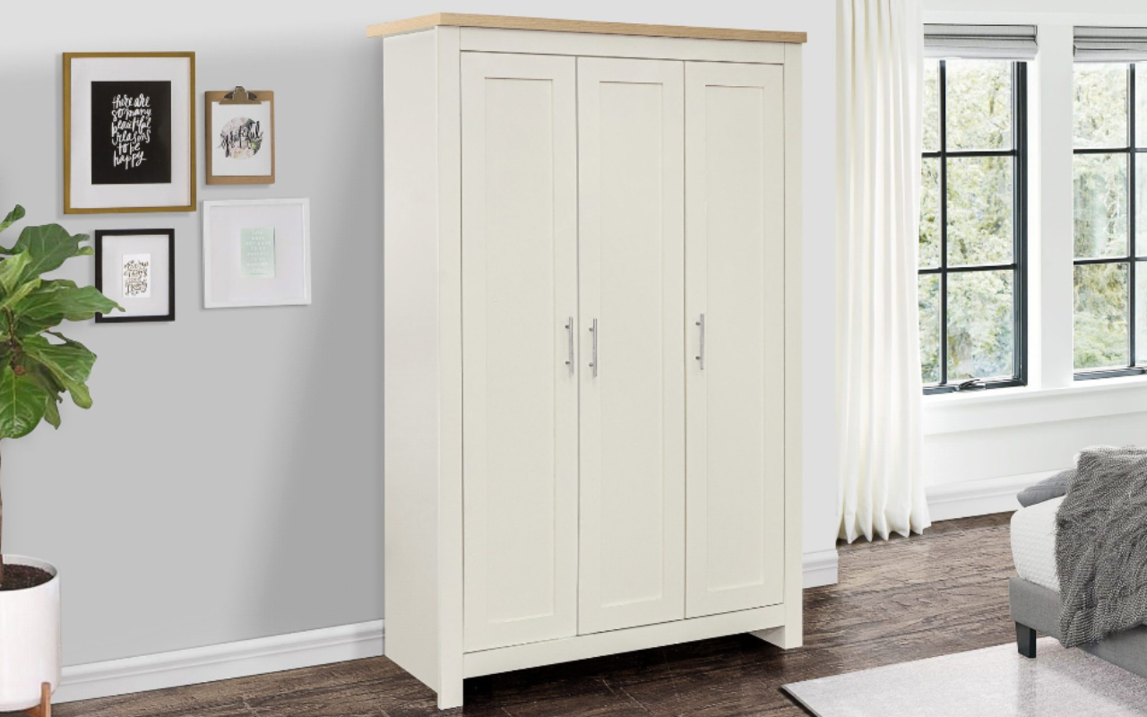 Highgate 4 Piece Bedroom Set Cream . 3 Door Wardrobe + 4 Drawer Chest + 2 X 2 Drawer Bedside